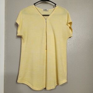 SMX Women's Shirt Butter Yellow Size Medium Zipper V-Neck‎